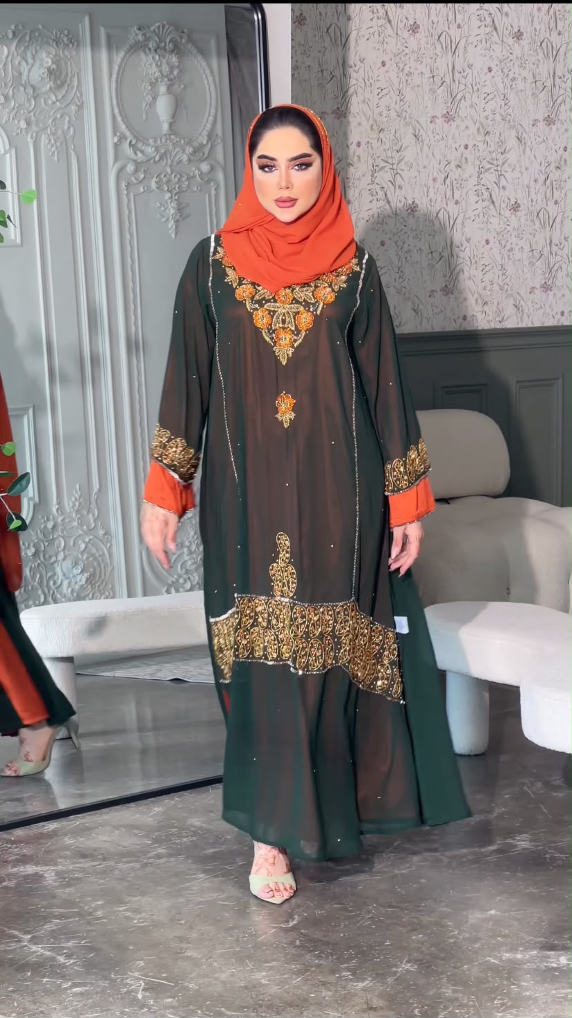  جلابية كلاسيكية بتفاصيل تراثية مطرزة وقصة واسعة Product Type                                      Special Item                                  Only Special Item                                  Colors                                       Description (E